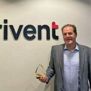 Thrivent volunteer on Avivo's Business Partner Council is awarded the Karen Sakol Award.